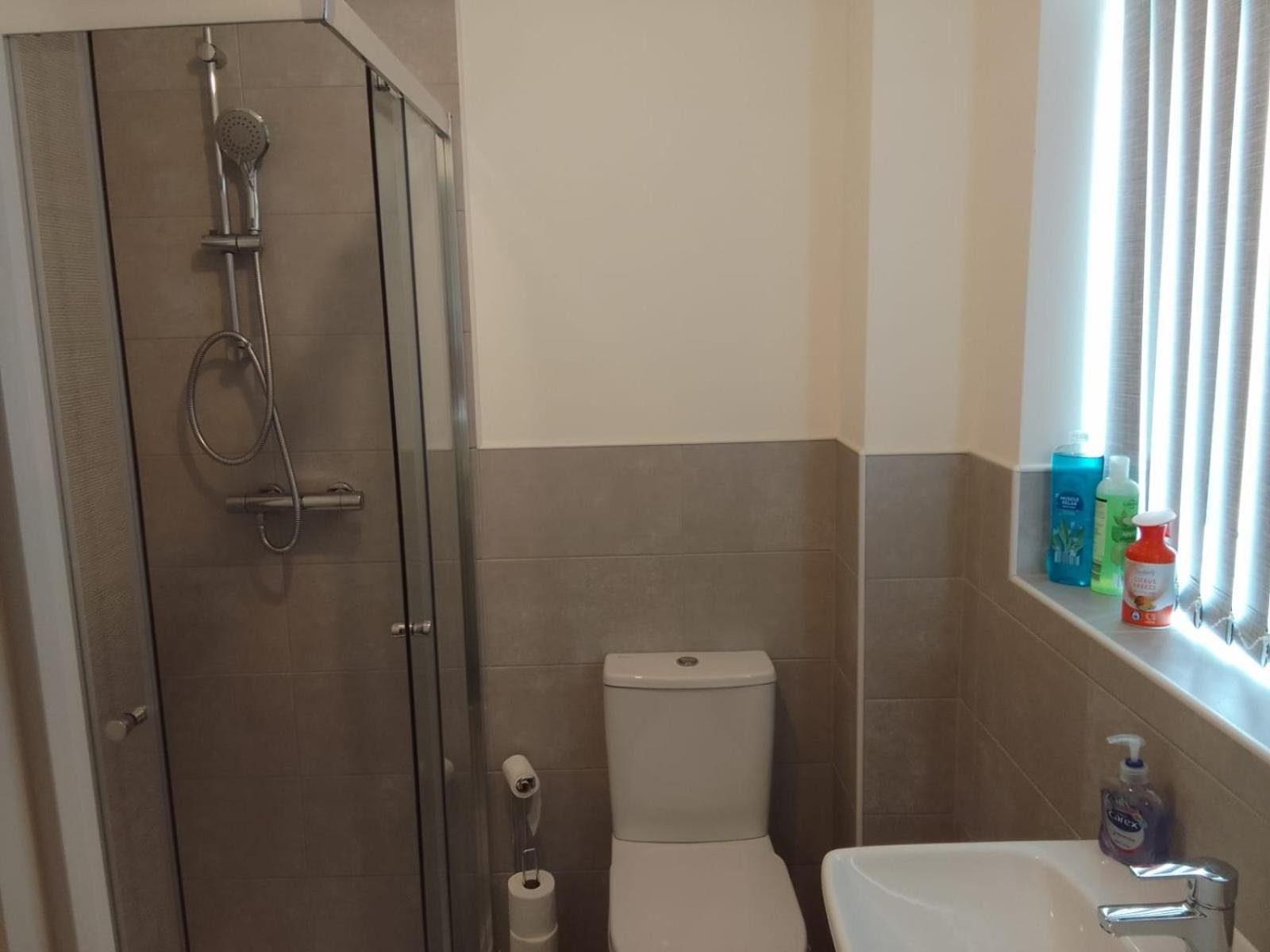 Ideal Home & Cottage Inviting 4 Bedroom Apartments Волсолл Екстер'єр фото