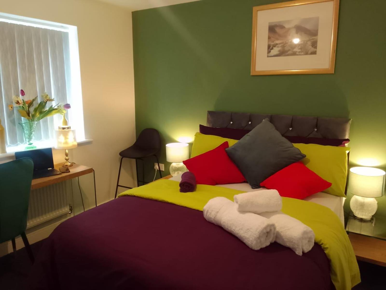 Ideal Home & Cottage Inviting 4 Bedroom Apartments Волсолл Екстер'єр фото