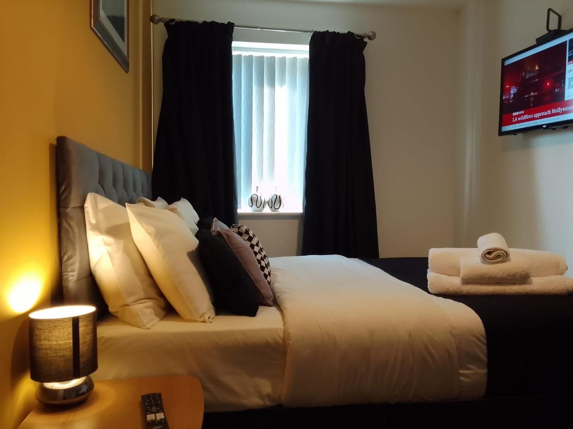 Ideal Home & Cottage Inviting 4 Bedroom Apartments Волсолл Екстер'єр фото